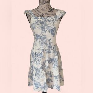 Women’s Floral Blue and White Sun Dress Size Small